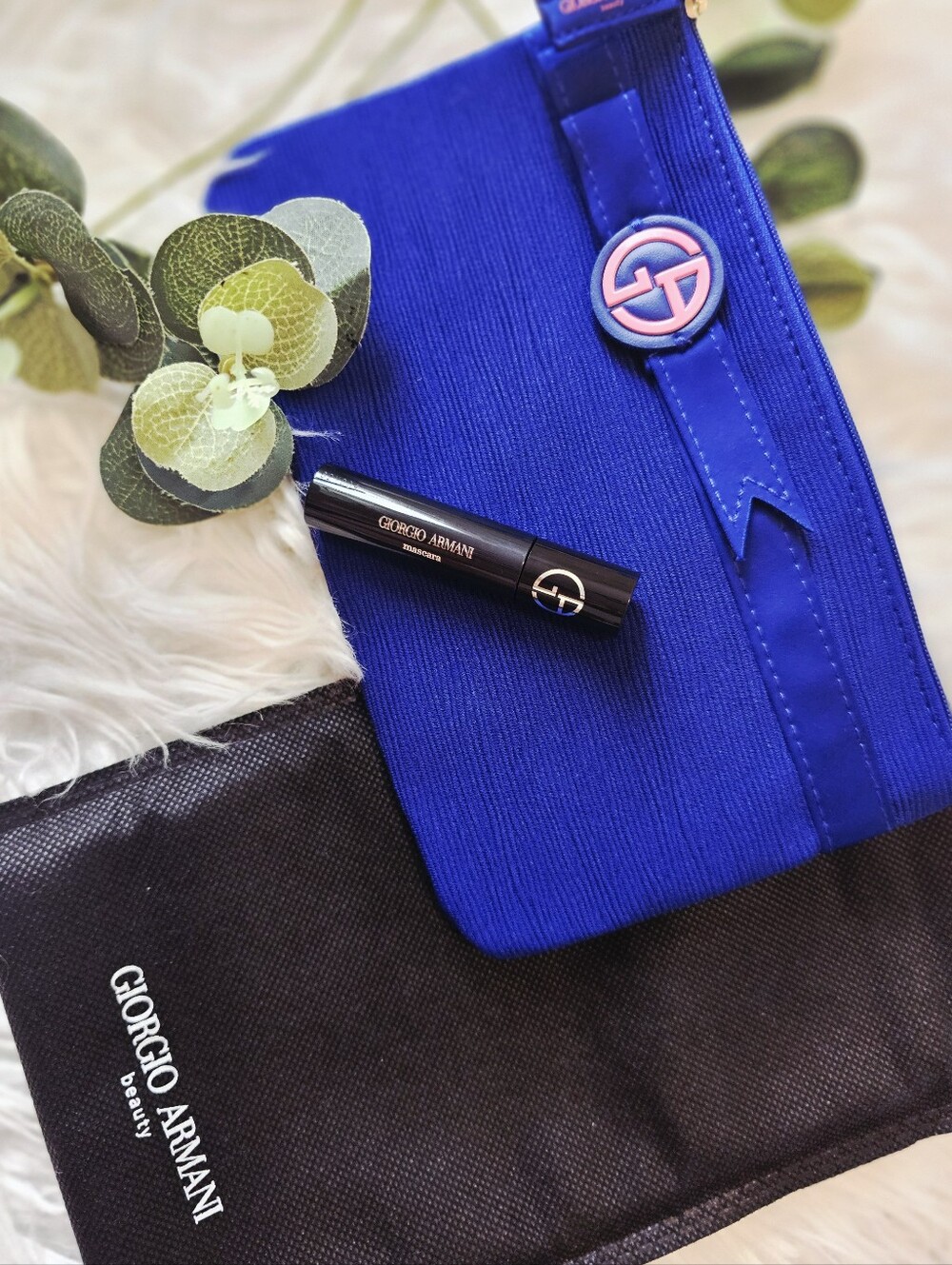 Giorgio Armani Bundle: Pouch+Mascara